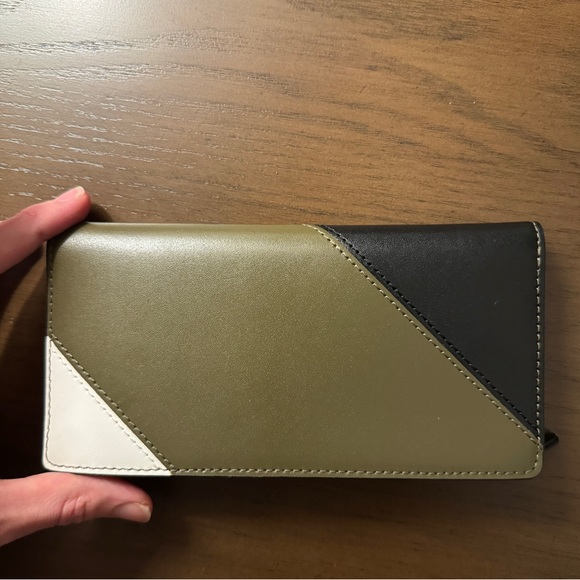 Michael Kors Olive and Black Tri-Tone Slim Wallet - Picture 4 of 6